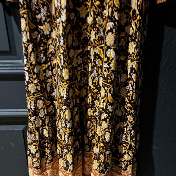 Elegant Floral Long Sleeve Dress - Black and Yellow - Picture 6 of 8